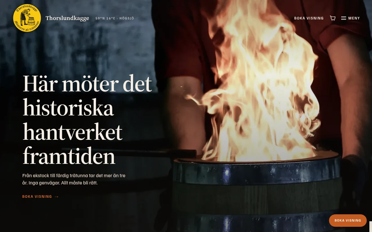 Kagges nya startsida med Johan och elden över hela skärmen, tydlig rubrik och knapp för att boka visning