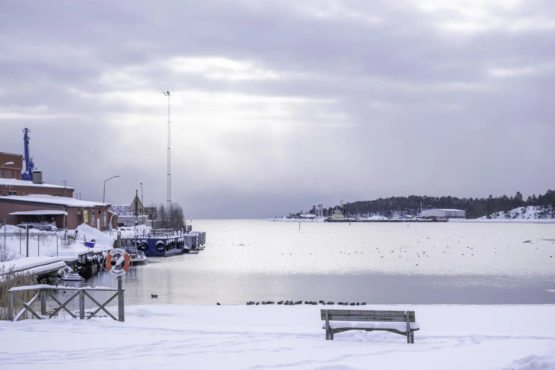 Hamnmiljö i Oxelösund, ett motiv från Sörmland
